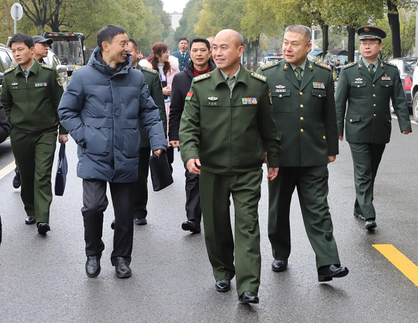 湖南省軍區(qū)、衡陽警備區(qū)聯(lián)合工作組 來我院調(diào)研征兵工作