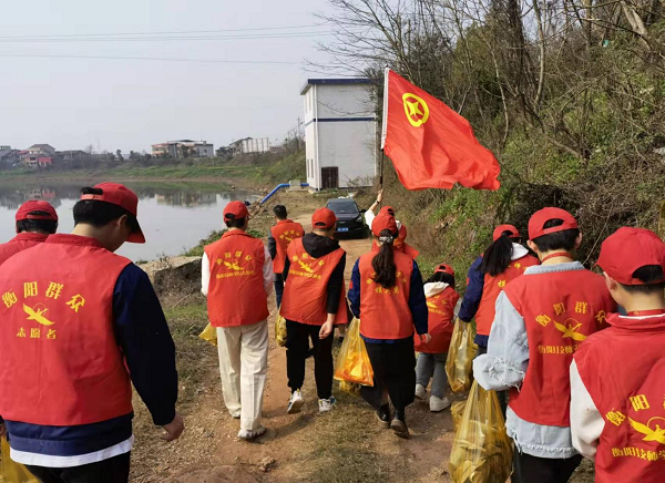 保護湘江母親河，衡陽技師學(xué)院“衡陽群眾”青年志愿者在行動