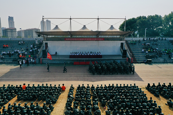 衡陽(yáng)技師學(xué)院舉行2022級(jí)新生軍訓(xùn)總結(jié)表彰大會(huì)暨秋季開學(xué)典禮