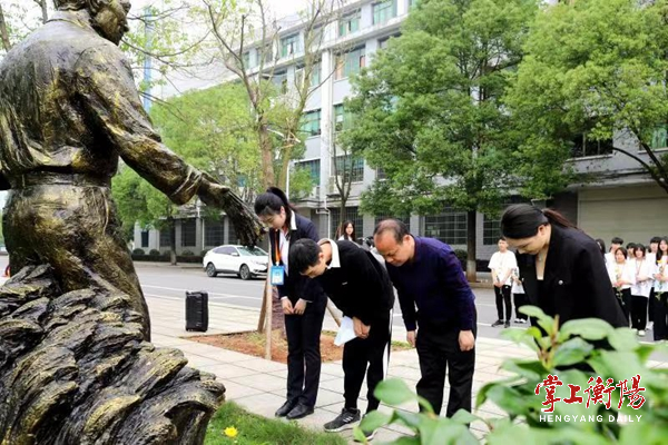 袁隆平院士逝世一周年將至，衡陽(yáng)技師學(xué)院學(xué)子這樣紀(jì)念他……